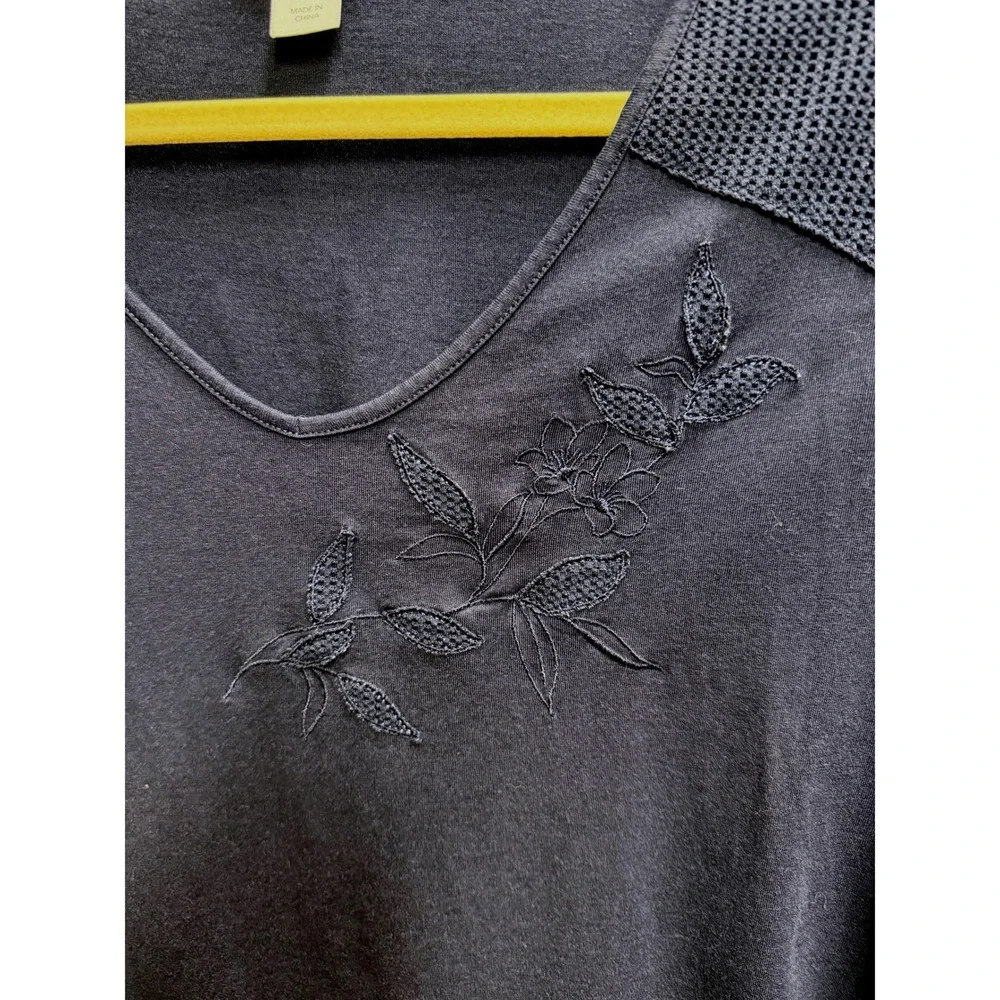 CJ Banks Embroidered V-Neck Top Women 1X Navy Blue  Mesh Shoulder 3/4 Slv